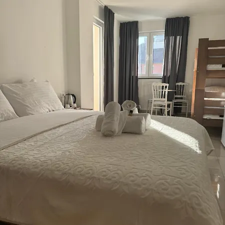 Palace 3*