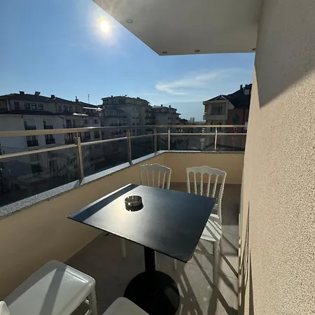 Palace 3*